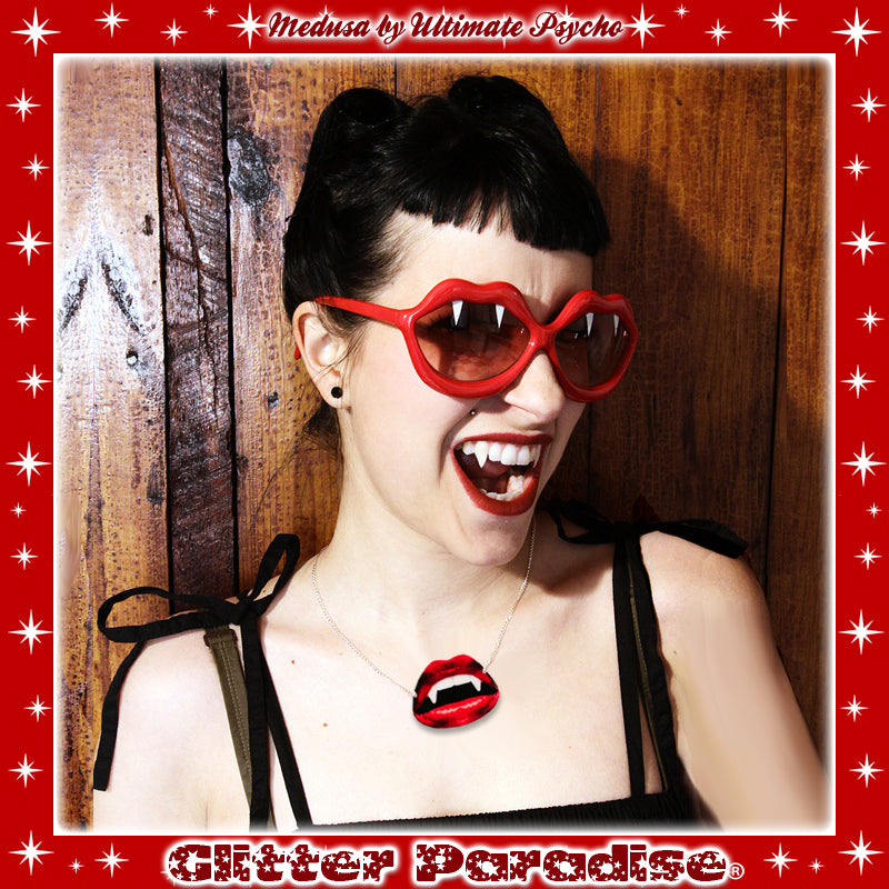 Brooch: Vampire Kiss