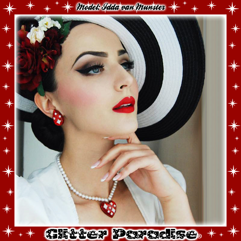 Necklace: Lucite Sparkle Heart & Pearls