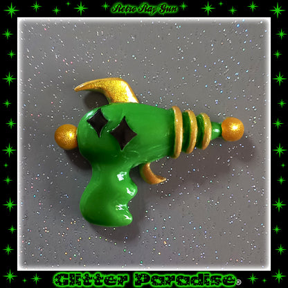 Brooch: Retro Ray Gun